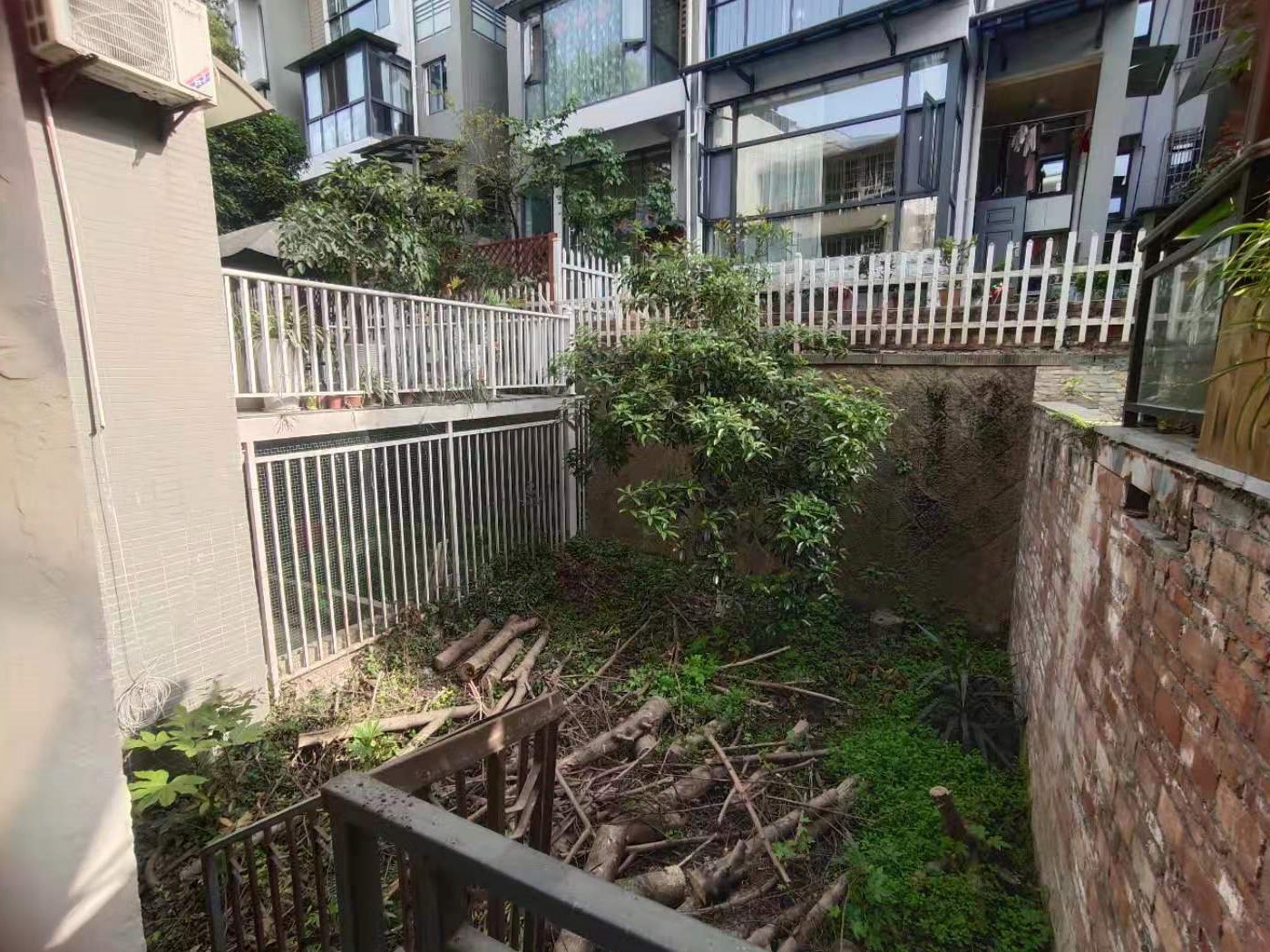 绵阳东辰片区 岷山拾阶公馆2期四房283万 绵阳二手房