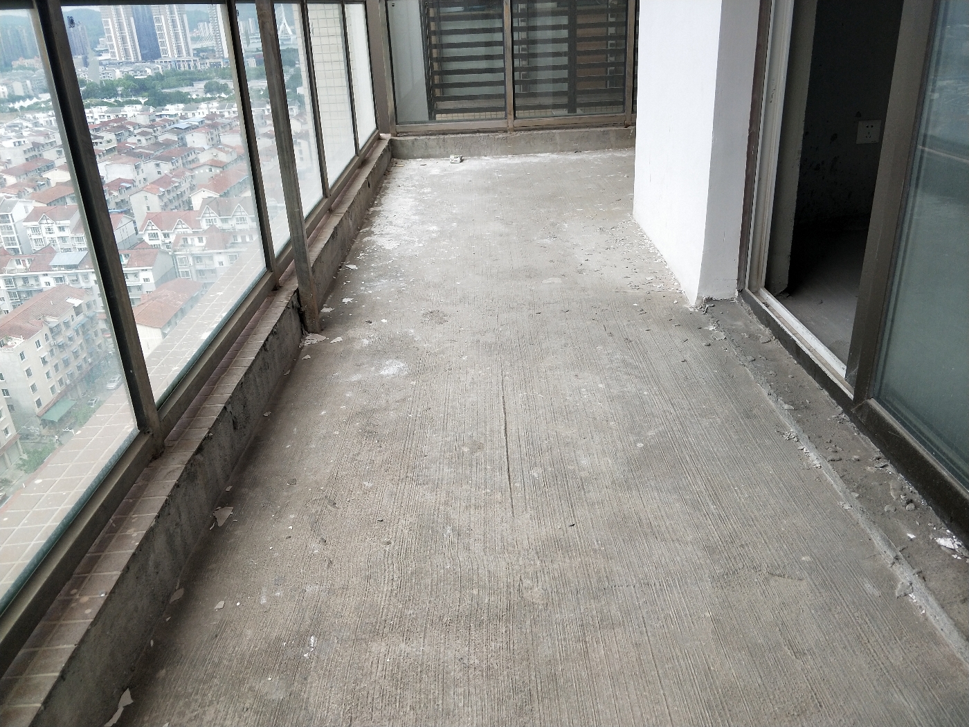 绵阳凤栖幸福南庭，3室2厅2卫，115.20㎡，毛坯，售价85.00万 绵阳二手房