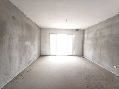 九洲家园，3室2厅2卫，135.00㎡，毛坯，售价83万