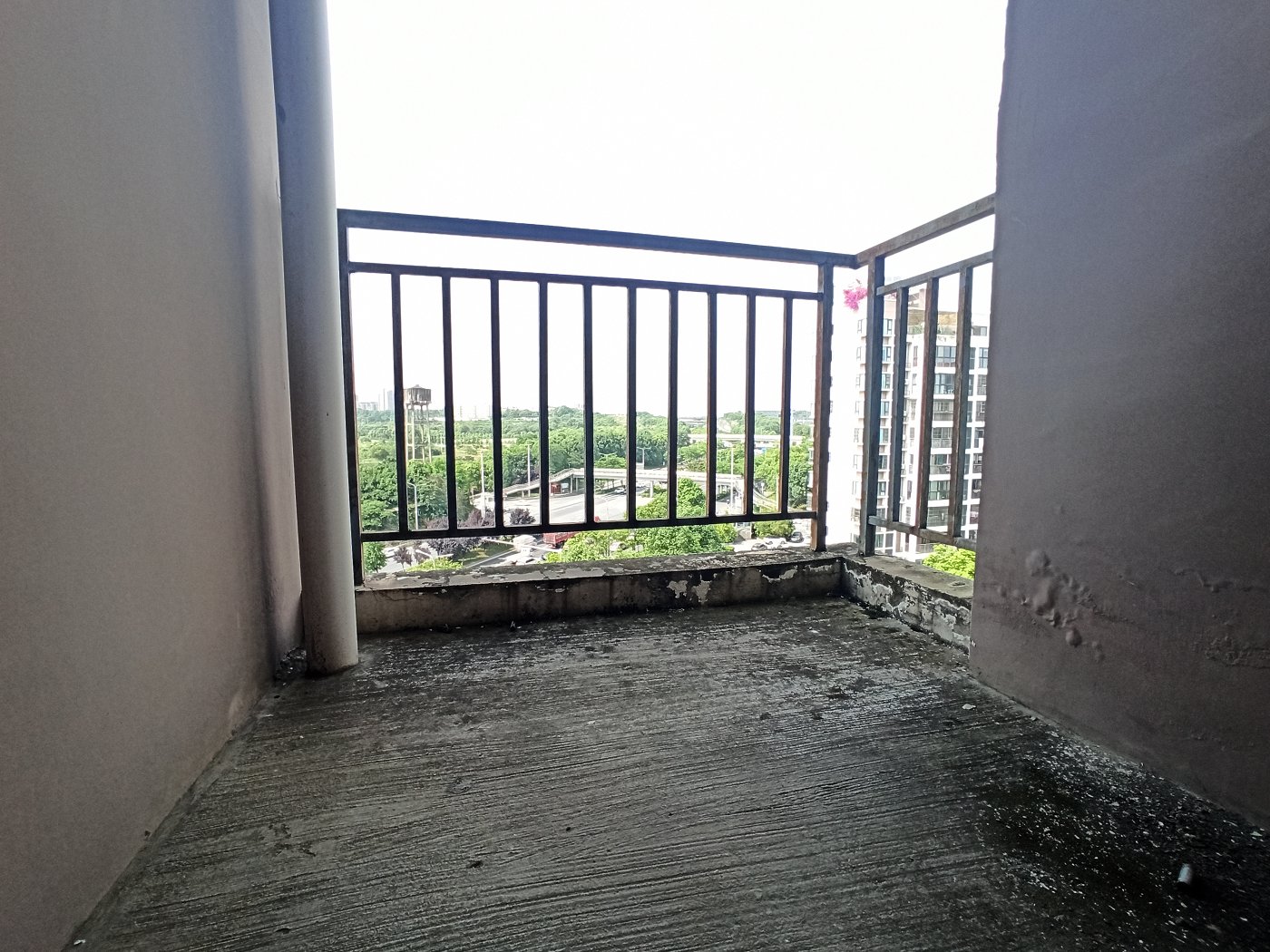 绵阳九洲家园，3室2厅2卫，135.00㎡，毛坯，售价83万 绵阳二手房