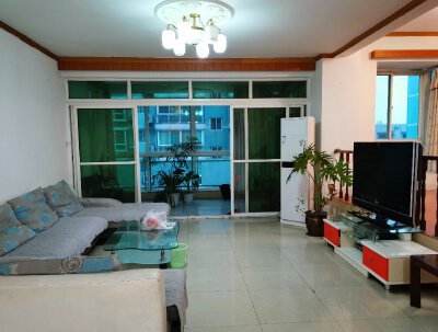 花园片区 花园景都三房1800元/月