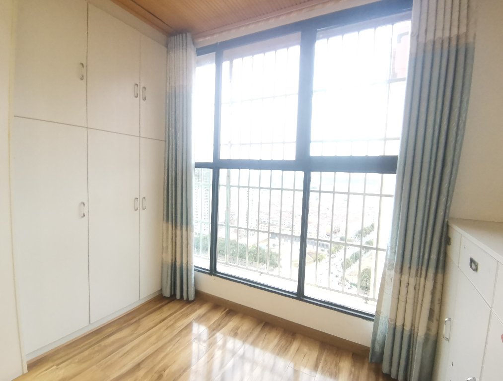 绵阳经开区 万达华府2房1700元/月 绵阳租房