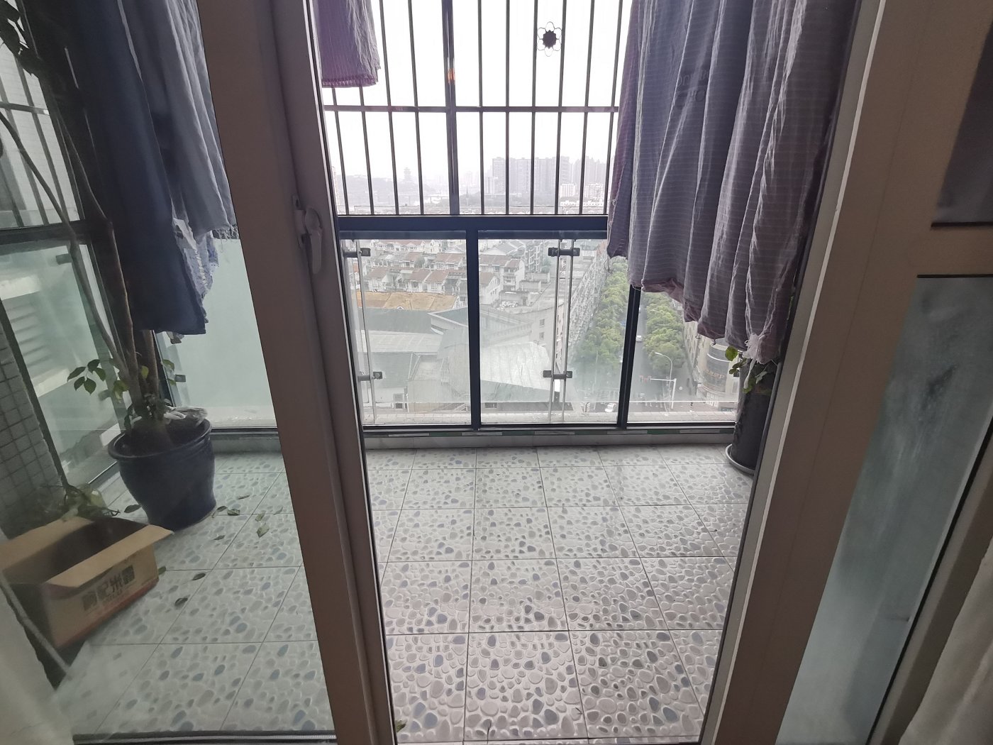 绵阳绵阳长虹世纪城一期，2室2厅0卫，90.00㎡，普装，售价65万 绵阳二手房