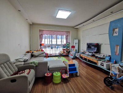 花园片区 文竹大厦四房136万