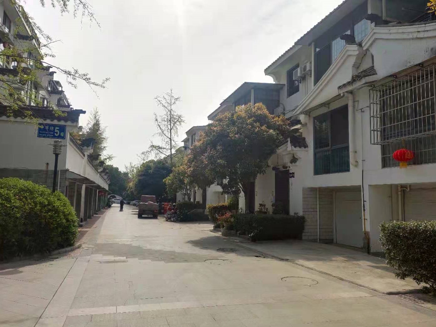 绵阳中华坊，6室3厅3卫，241.79㎡，毛坯，售价280万 绵阳二手房