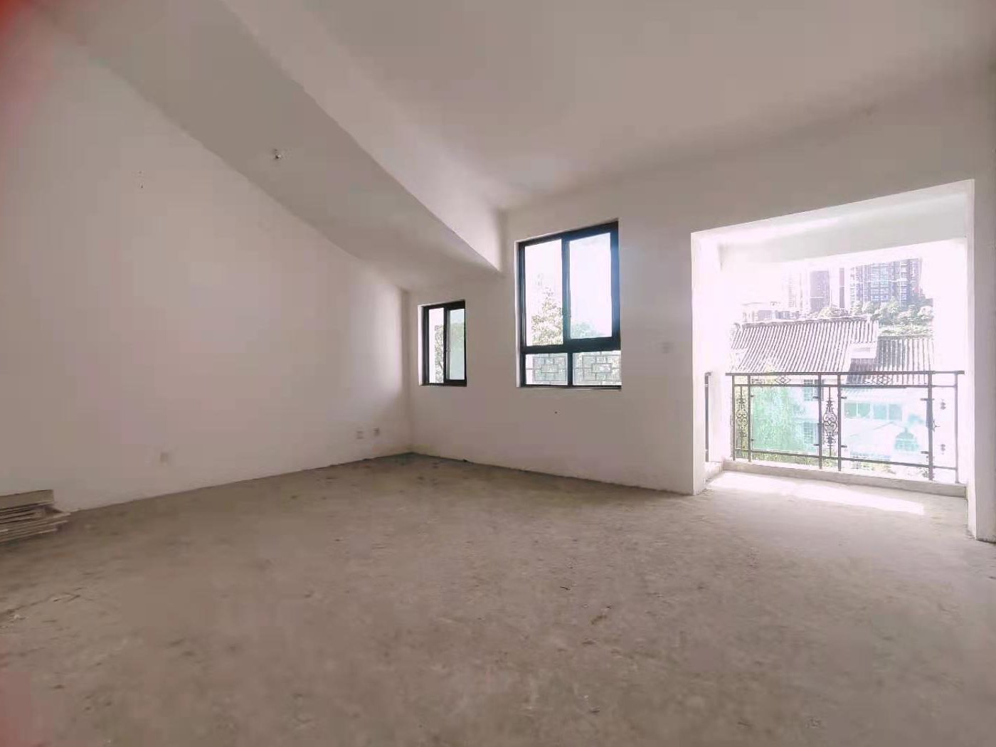 绵阳中华坊，6室3厅3卫，241.79㎡，毛坯，售价280万 绵阳二手房