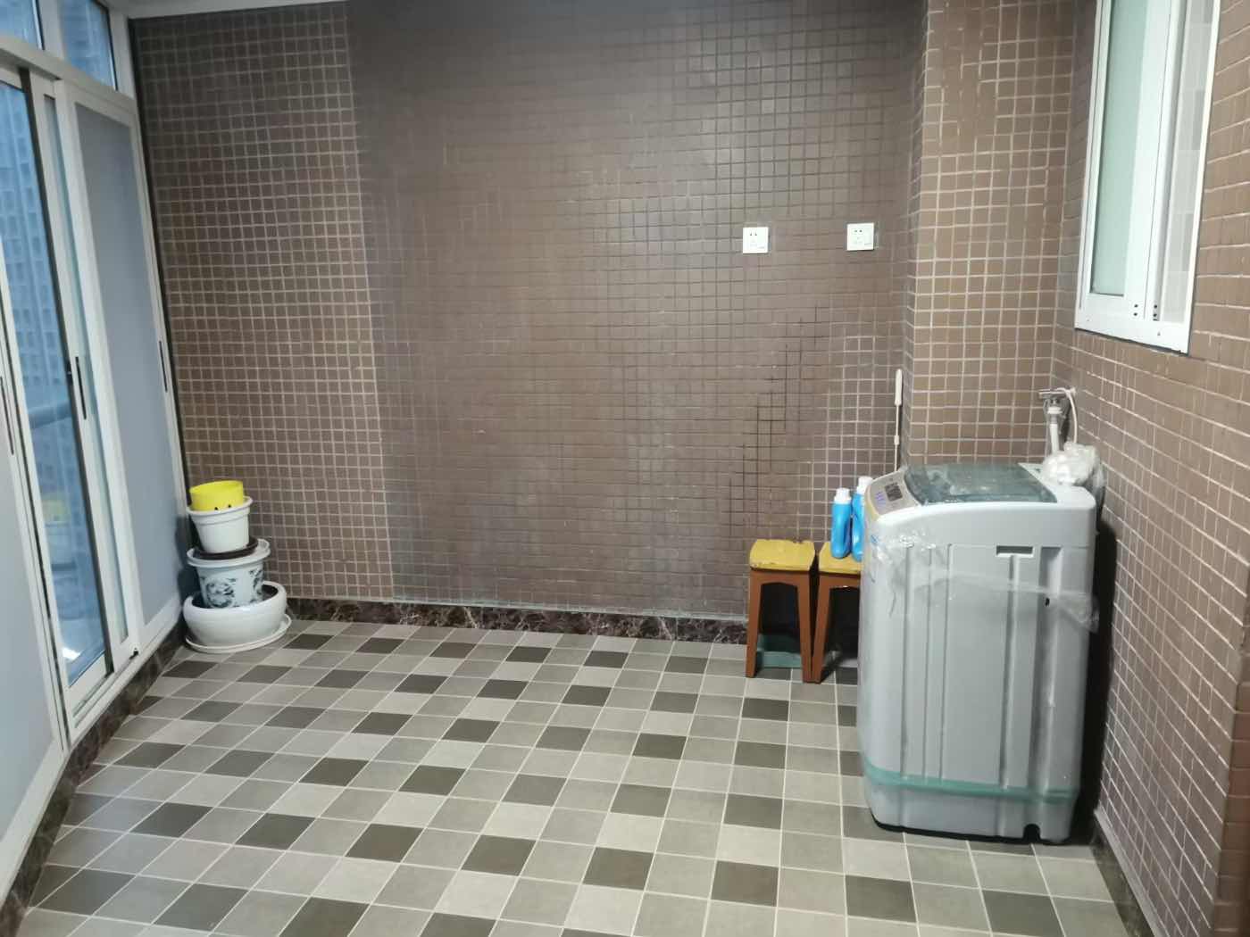 绵阳涪城区 水韵滨江1房1600元/月 绵阳租房