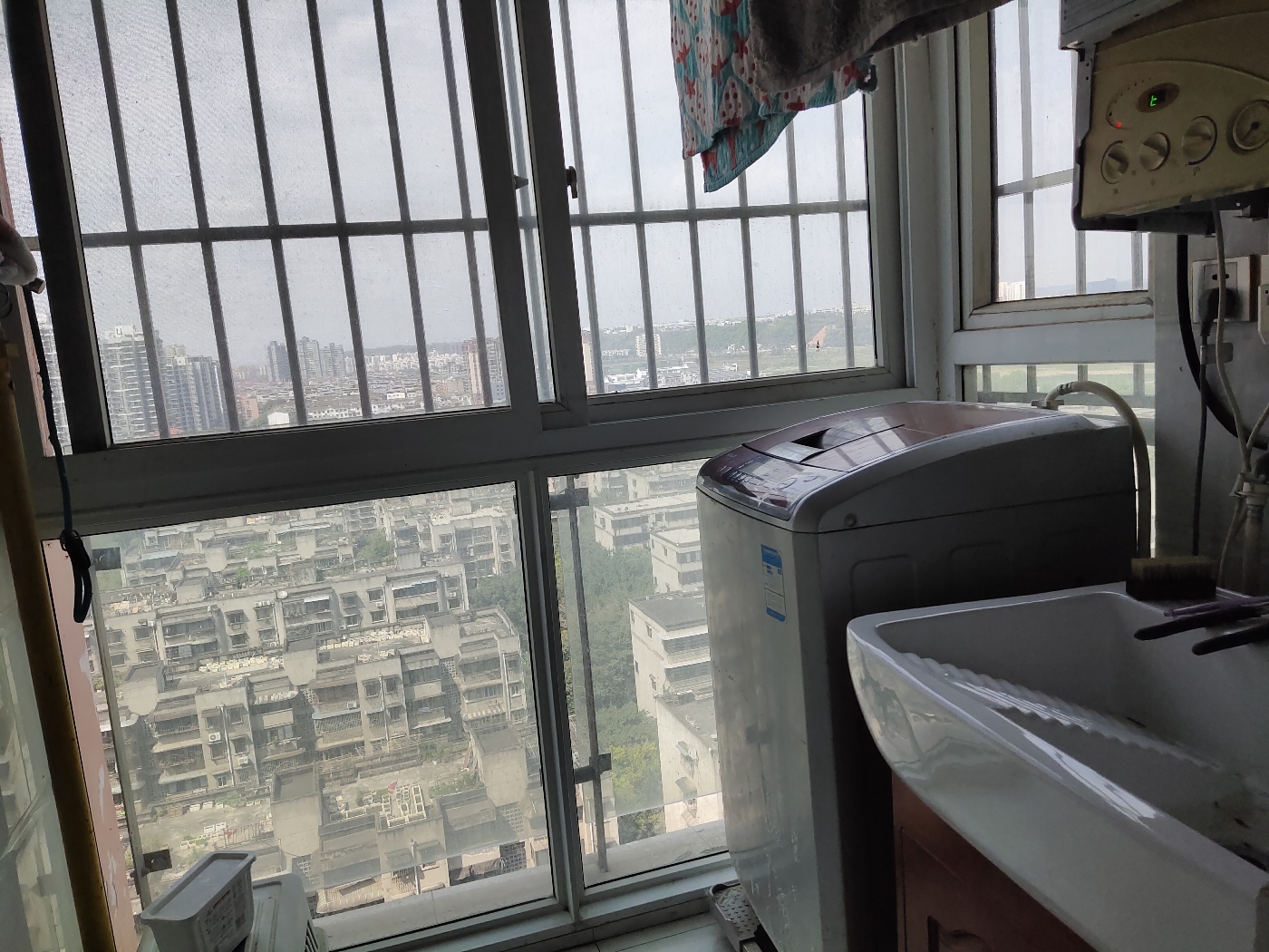 绵阳绵阳长虹世纪城一期，2室2厅1卫，89.00㎡，精装，售价79.8万 绵阳二手房