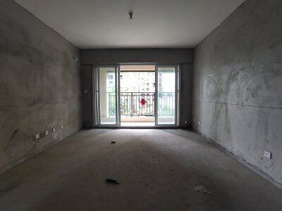 普明片区 长虹天樾四房135万
