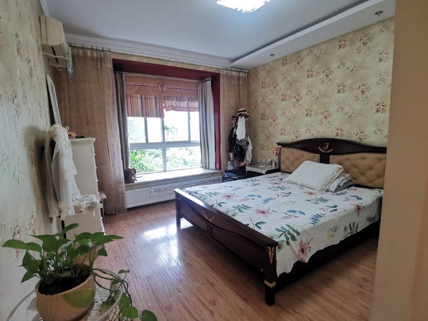绵阳英才学校对面，小岛花园城二期，跃层带花园，新装修带暖气 绵阳二手房
