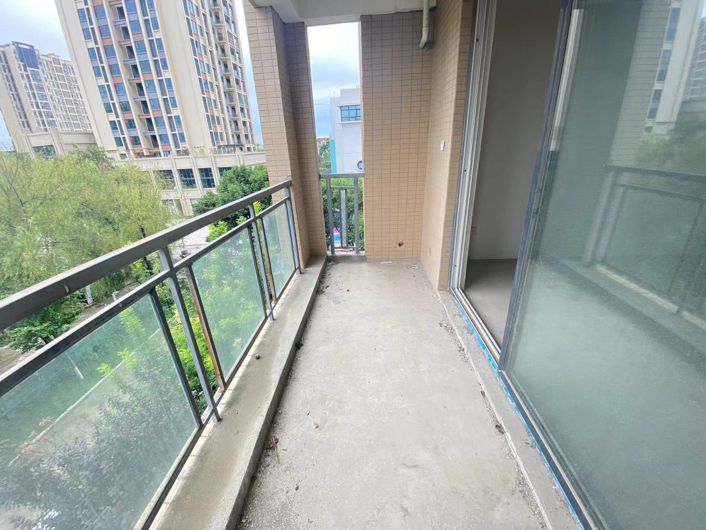 绵阳万达商圈 电梯小高层 三房60多万 满两年 绵阳二手房