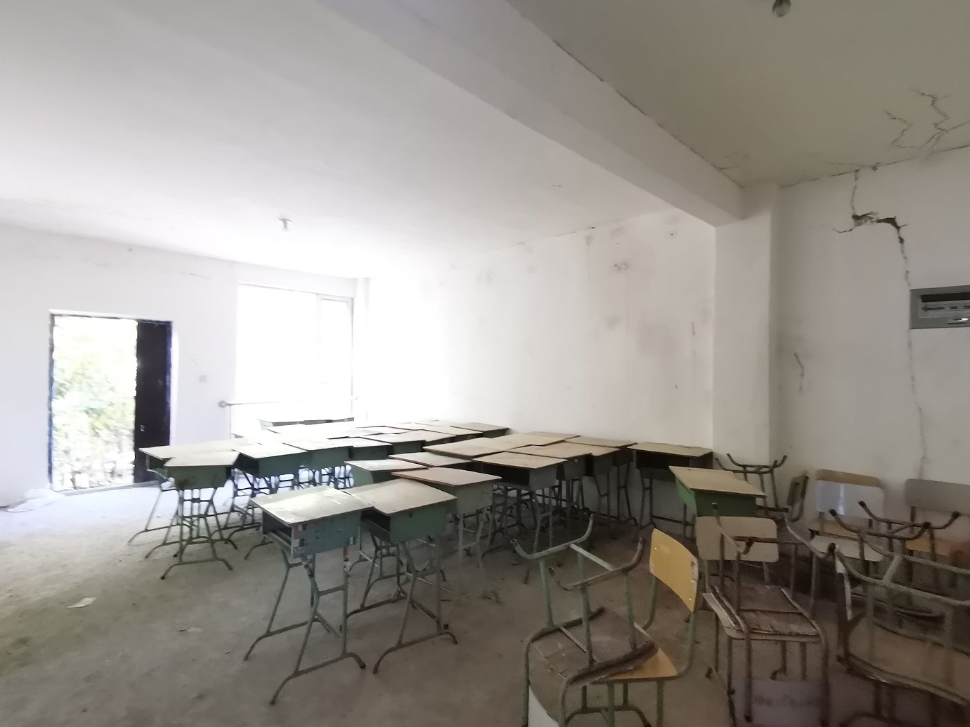 绵阳园艺山.电梯洋房.带你前后花园.105万.价格可谈 绵阳二手房