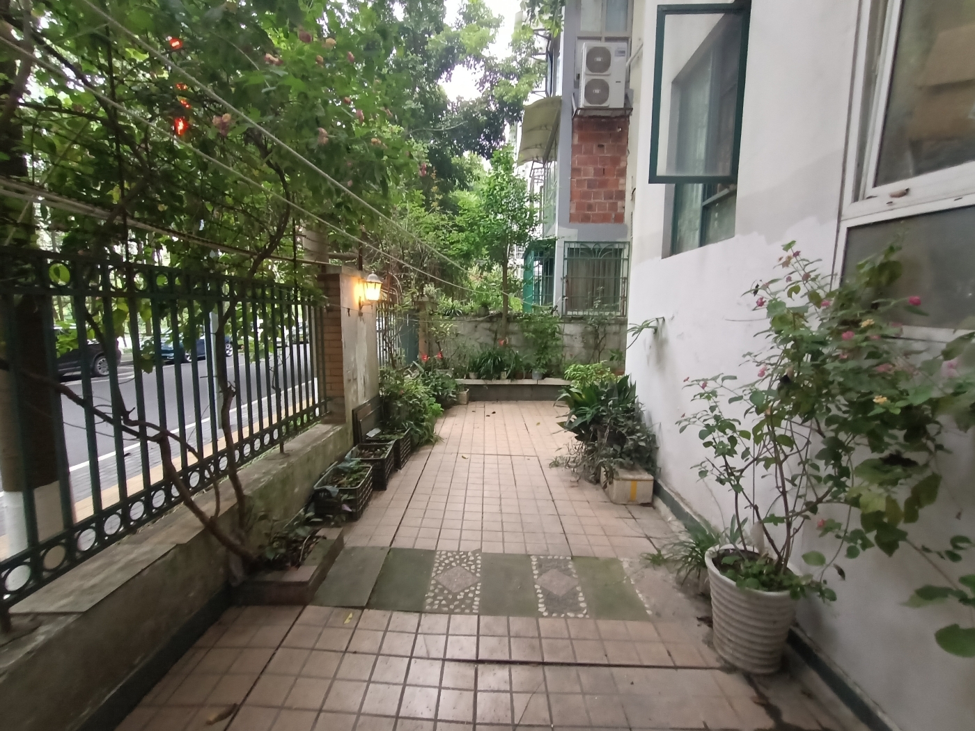 绵阳人工湖旁.位置安静.带花园.大三房双卫.总价80多万可谈. 绵阳二手房