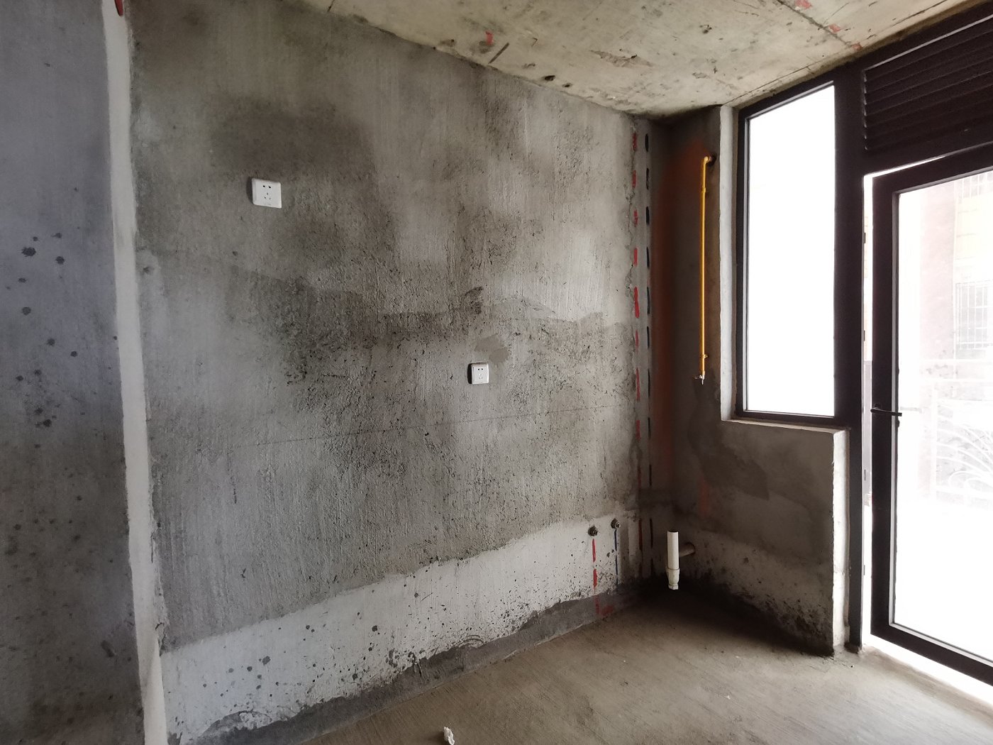 绵阳降价50个W.急售.顶跃带露台花园.东辰一墙之隔.电梯小高层. 绵阳二手房