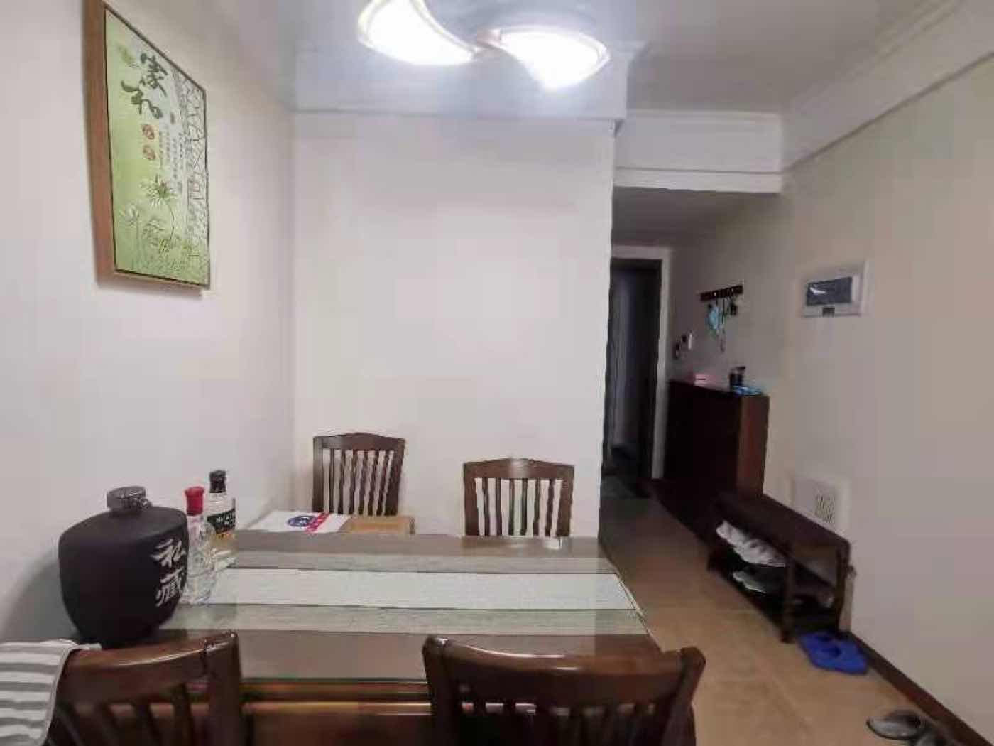 绵阳万达华府(一期)，2室2厅1卫，80.00㎡，简装，租金1400.00元/月 绵阳租房