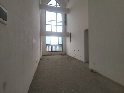 温莎国际社区，4室2厅3卫，126.00㎡，毛坯，售价170万