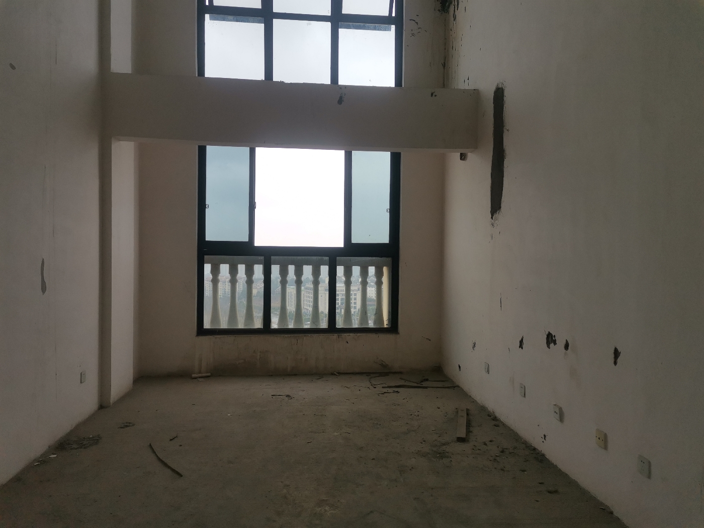 绵阳温莎国际社区，4室2厅3卫，126.00㎡，毛坯，售价170万 绵阳二手房