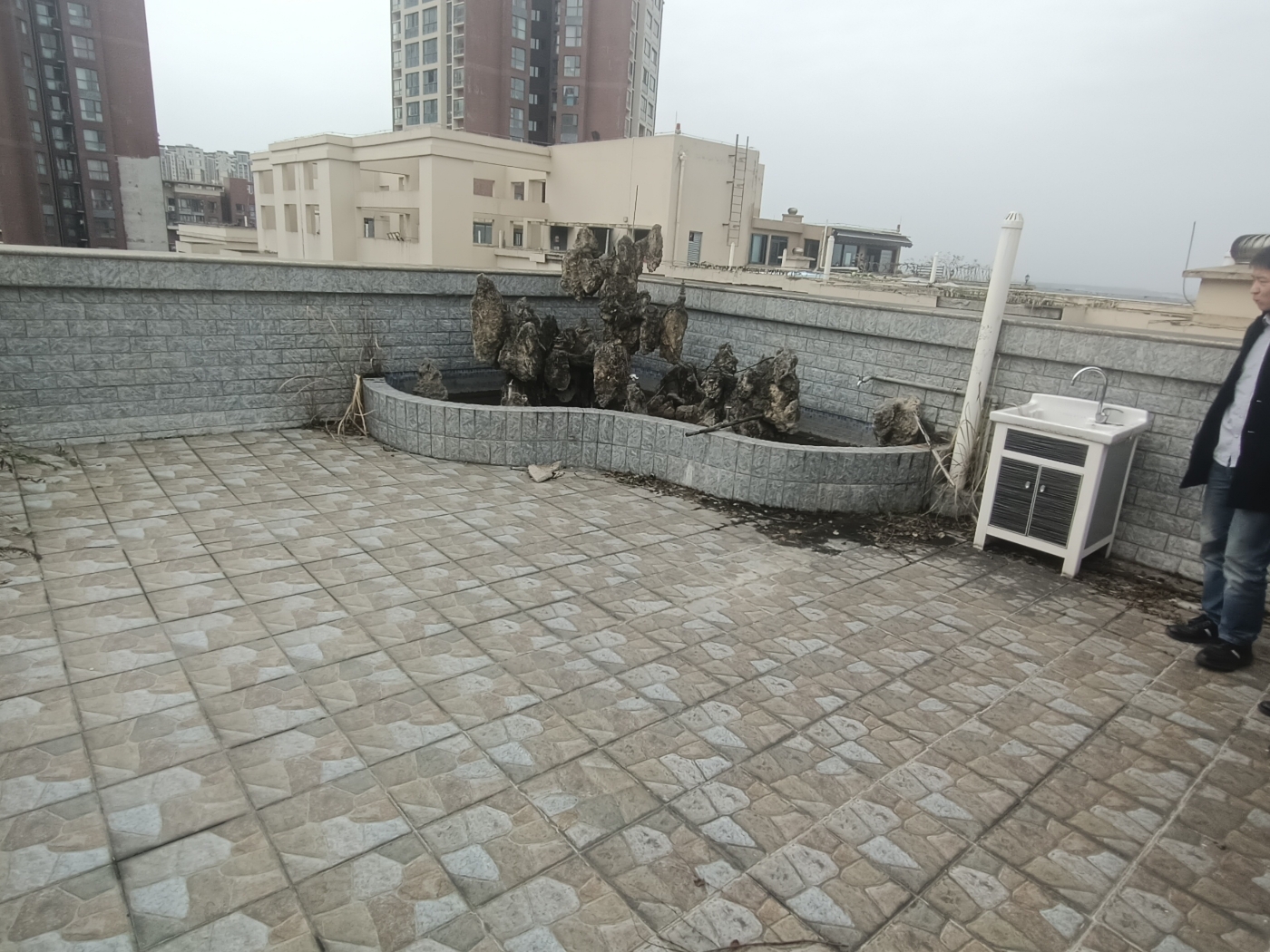 绵阳奥林春天.电梯入户.精装顶跃带露台.客厅挑高6米.190万带车位可谈. 绵阳二手房