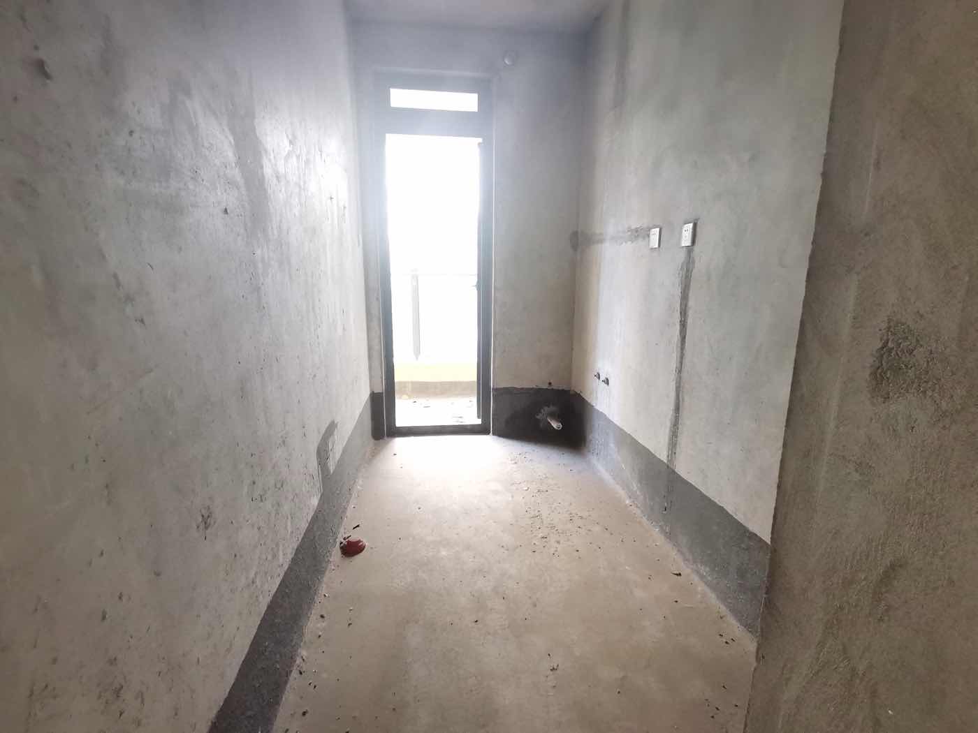 绵阳经开万达  4室   单价6000多，证件齐全，满2年 绵阳二手房
