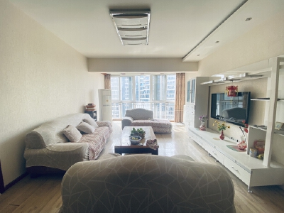 富临晶蓝湖，4室2厅2卫，144.00㎡，精装，售价83.50万