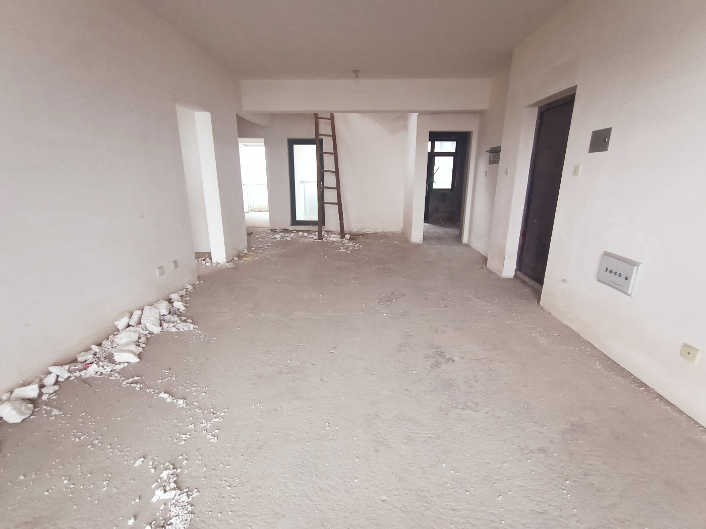 绵阳辰兴优山美郡，4室2厅2卫，152.00㎡，毛坯，售价167万 绵阳二手房