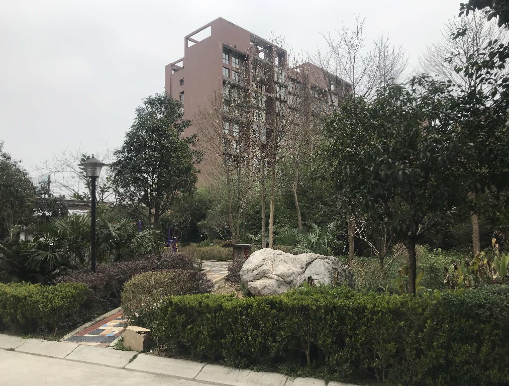 绵阳亚川桂丰御景，5室2厅2卫，90.00㎡，普装，售价52万 绵阳租房