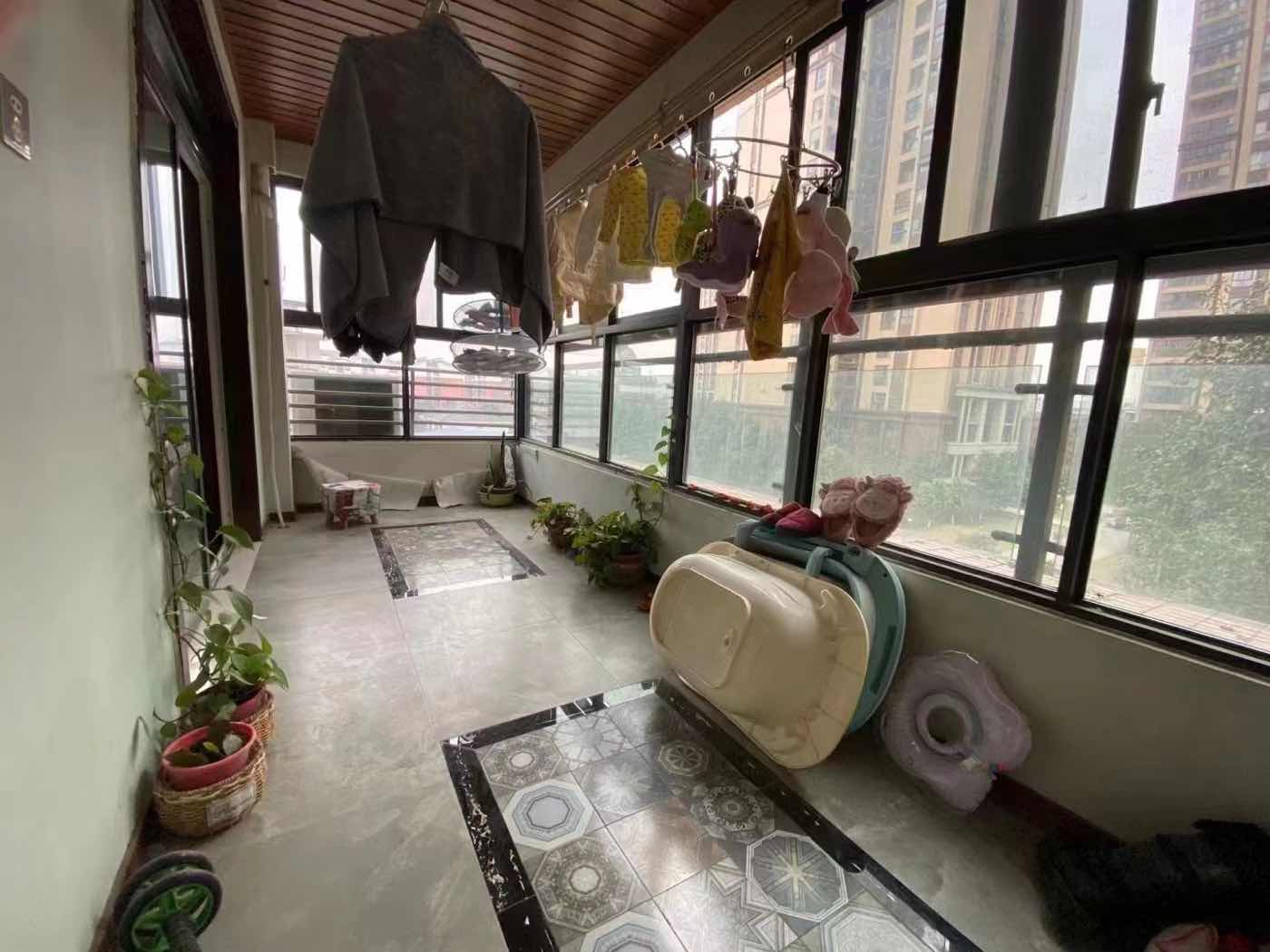 绵阳海珂花郡一期，4室2厅2卫，103.00㎡，精装，售价67.8万 绵阳二手房