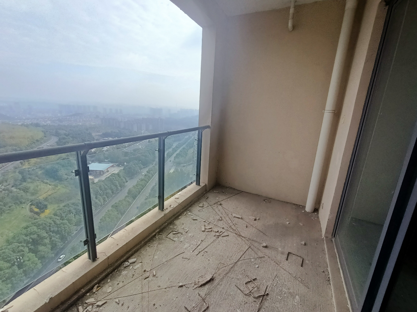 绵阳奥林春天二期，2室2厅1卫，81.00㎡，毛坯，售价70万 绵阳二手房
