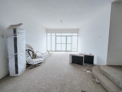 南湖汽车站片区 鸿越瑞櫊四房137万