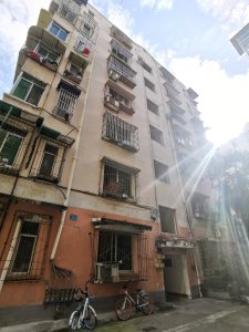 警钟街83号院