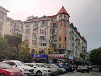 江岸山景