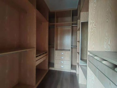 绵阳城南片区 核心商圈，地段好凸显高档次，高区风景让您高瞻远瞩。 绵阳二手房