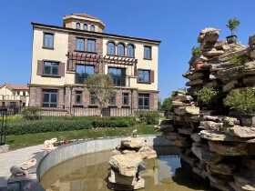 香格翠丽在售户型224m²、281m²，带80-145m²超大花园面积