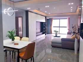 东岸华庭主要在售户型118m²，参考单价:4600元/m²