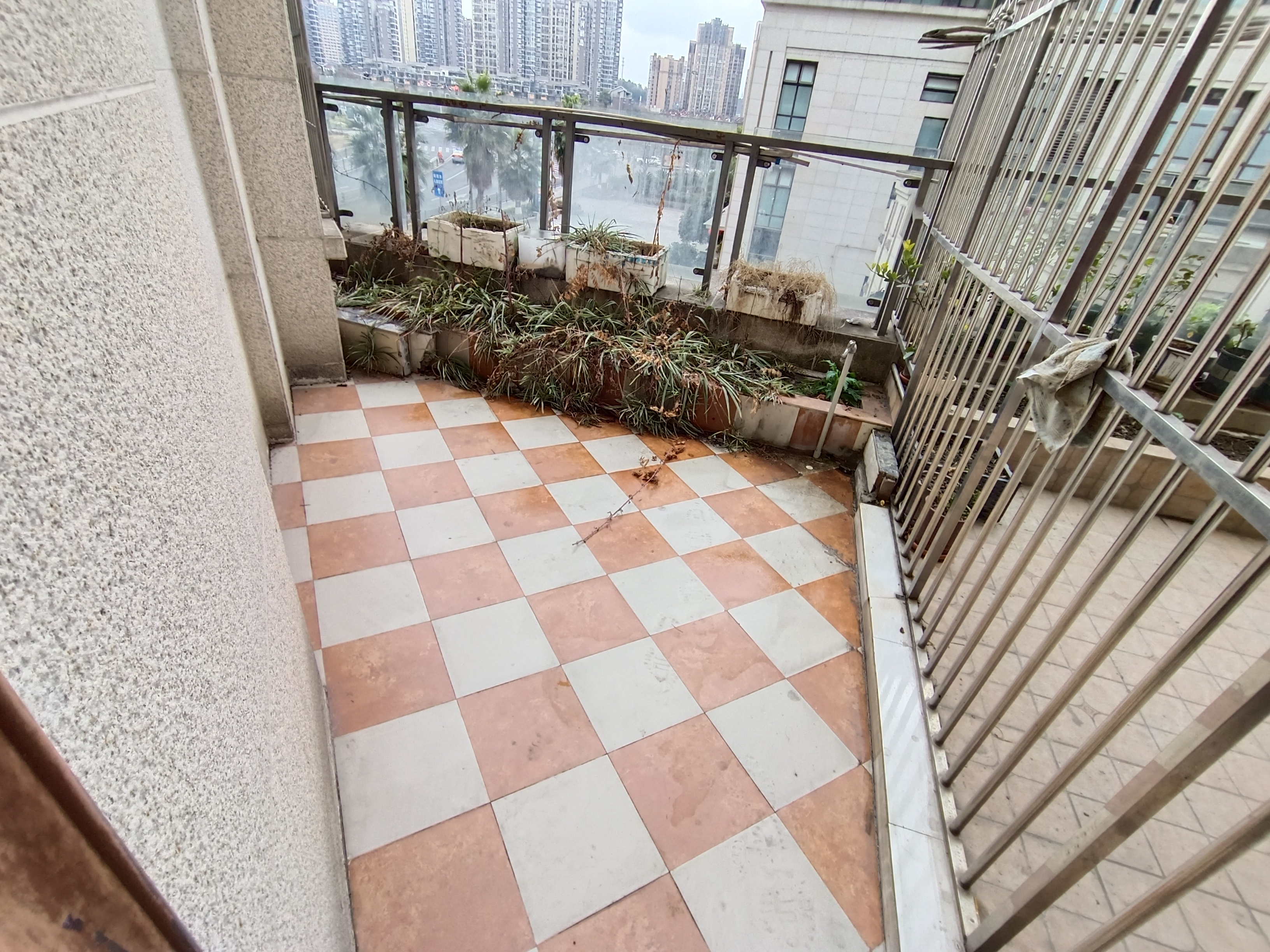 绵阳双碑片区 兴发金域丽江三房1700元/月 绵阳租房