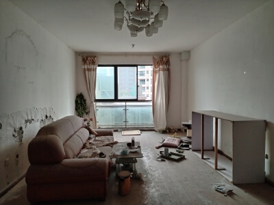 73万瑞仕名都2室好房，带一百平平台
