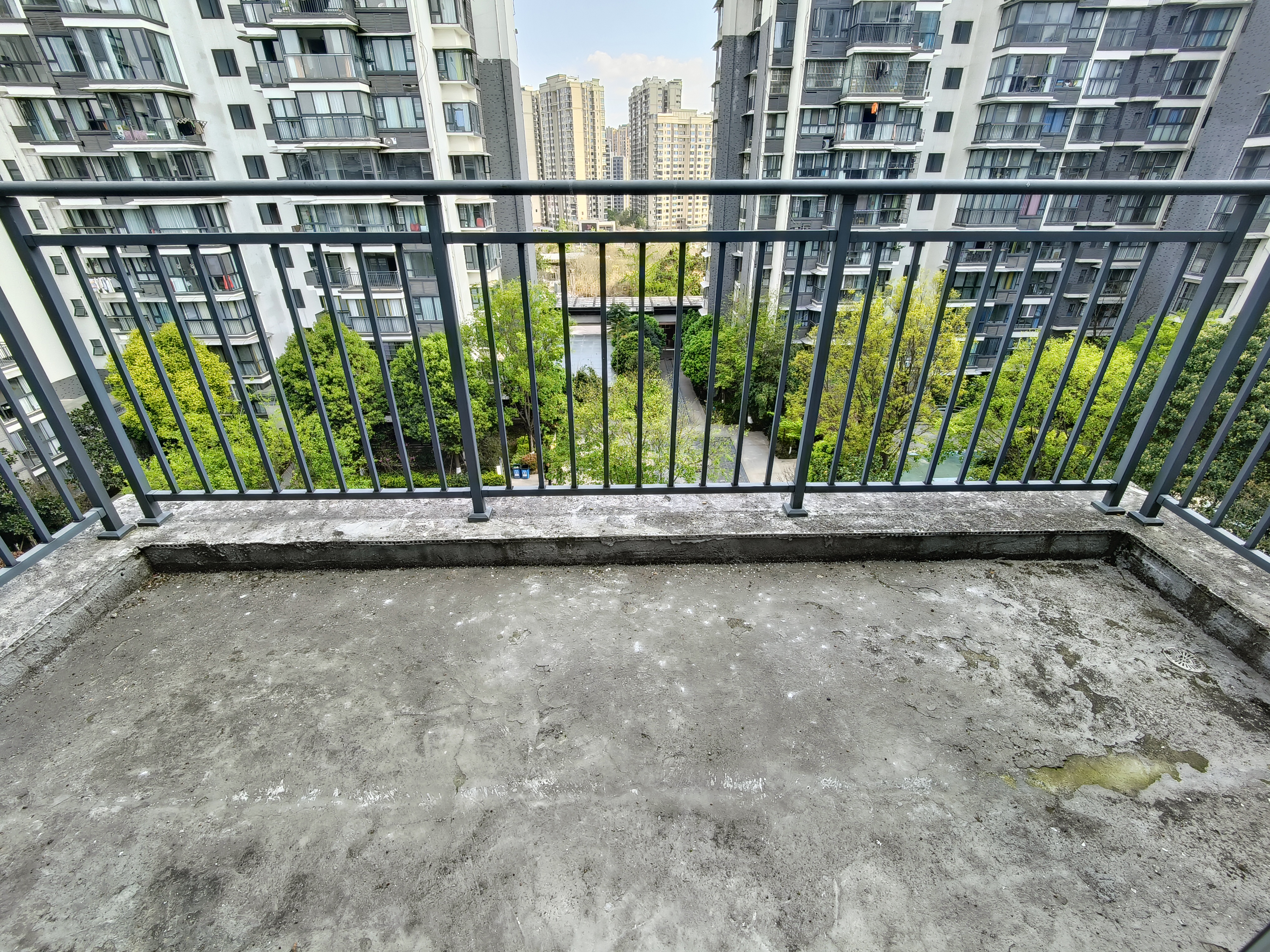 绵阳涪城区洋房顶跃，私家大平台，南北通透，18年新中式洋房 绵阳二手房