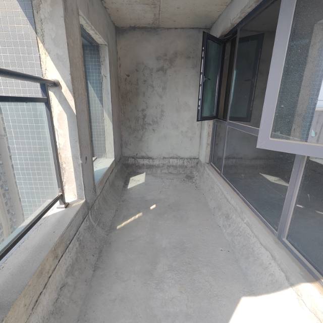 绵阳绵阳核心地段 3连跃 露台花园顶跃 任你打造奢华私家住宅 绵阳二手房