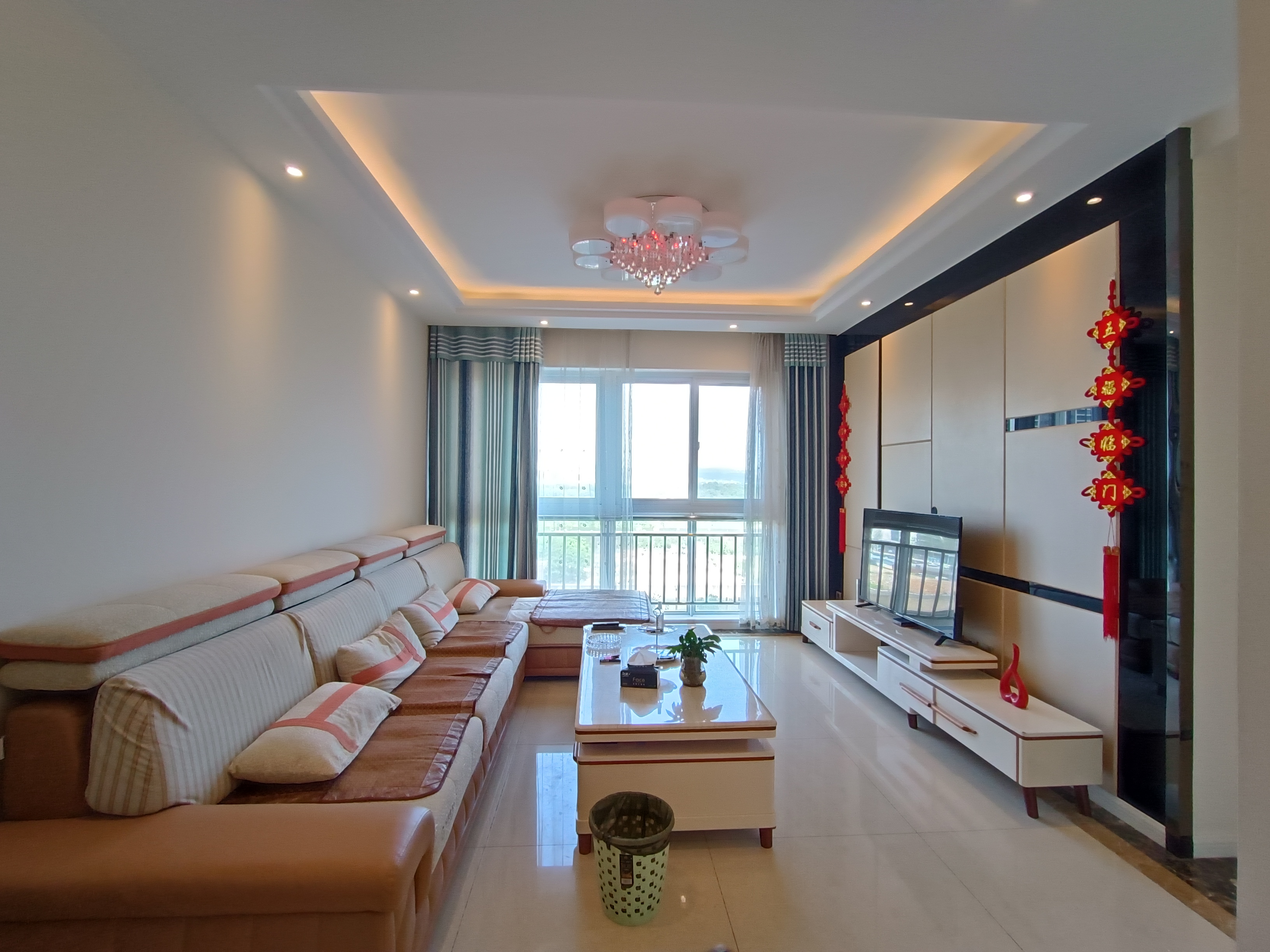 绵阳中玮海润城，3室2厅1卫，84.00㎡，精装，租金1600.00元/月 绵阳租房