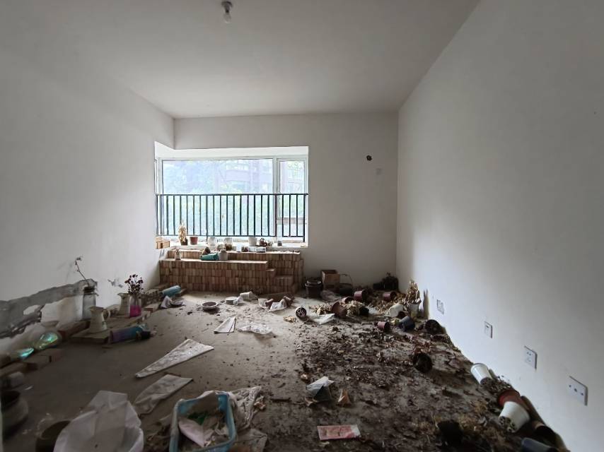 绵阳石桥铺片区 樊华似锦（四期）四房170万 绵阳二手房
