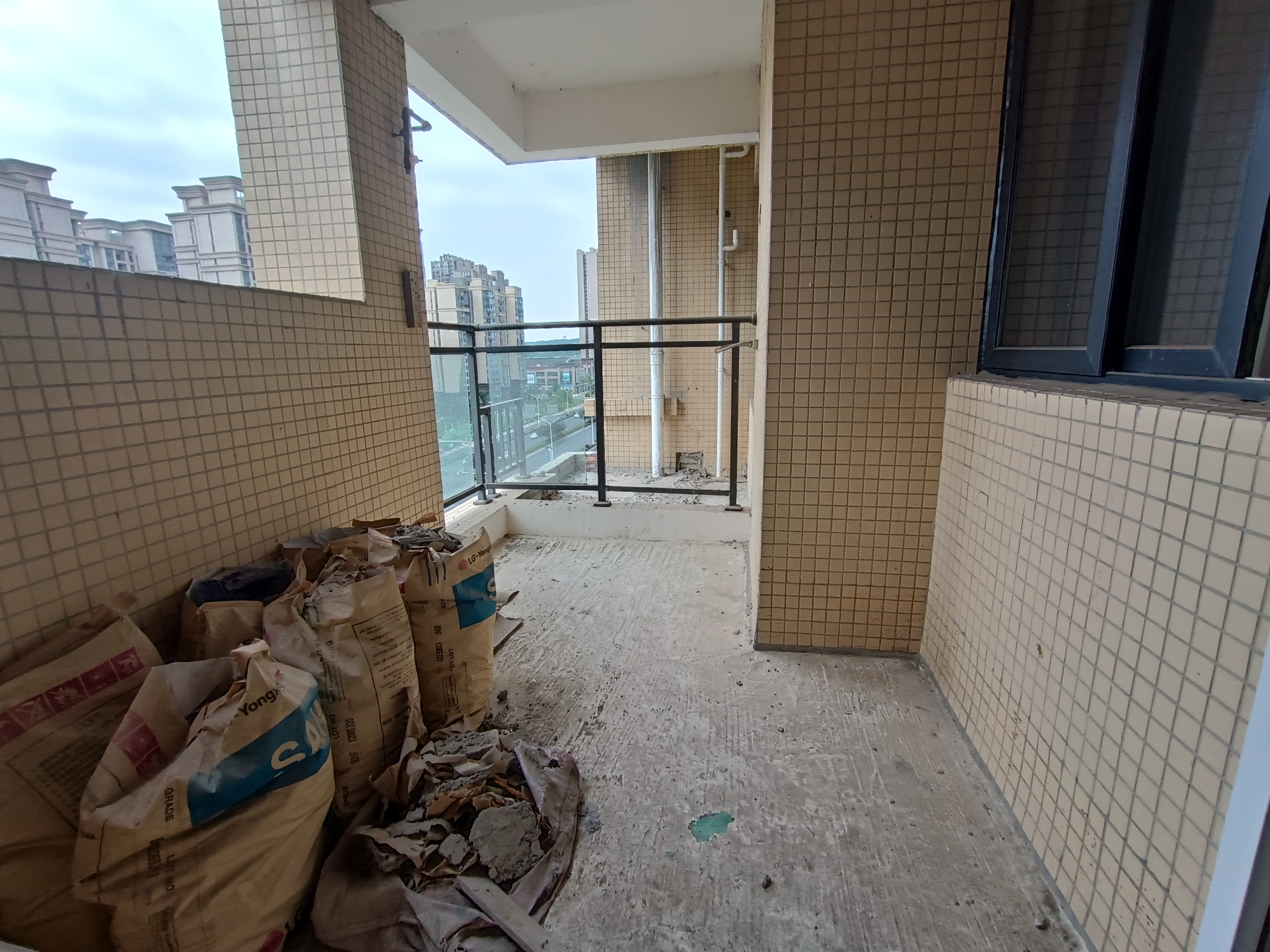 绵阳一号桥一梯两户电梯入户板式洋房，带连接板 绵阳二手房