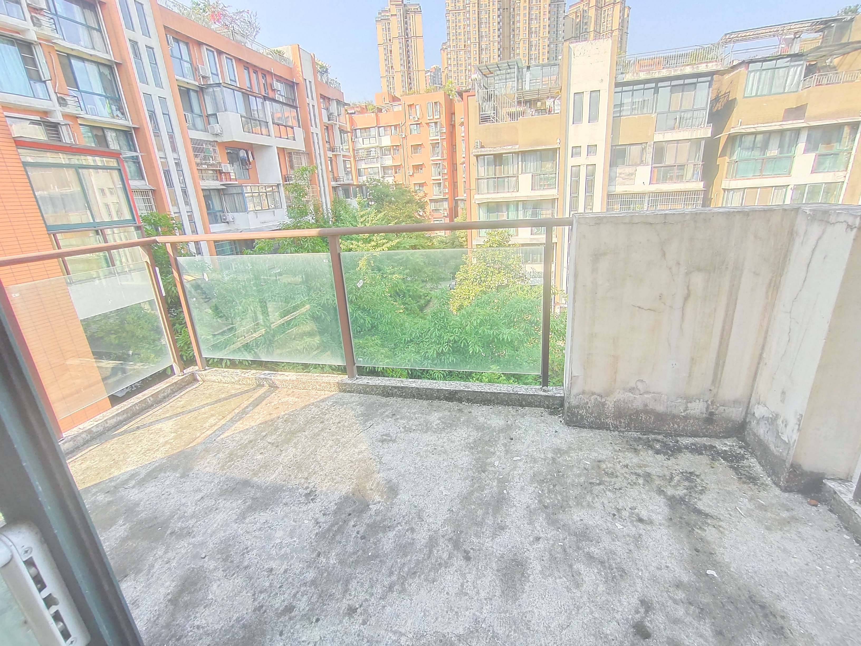 绵阳顶跃带露台花园 .视野开阔.任意装修布局 绵阳二手房