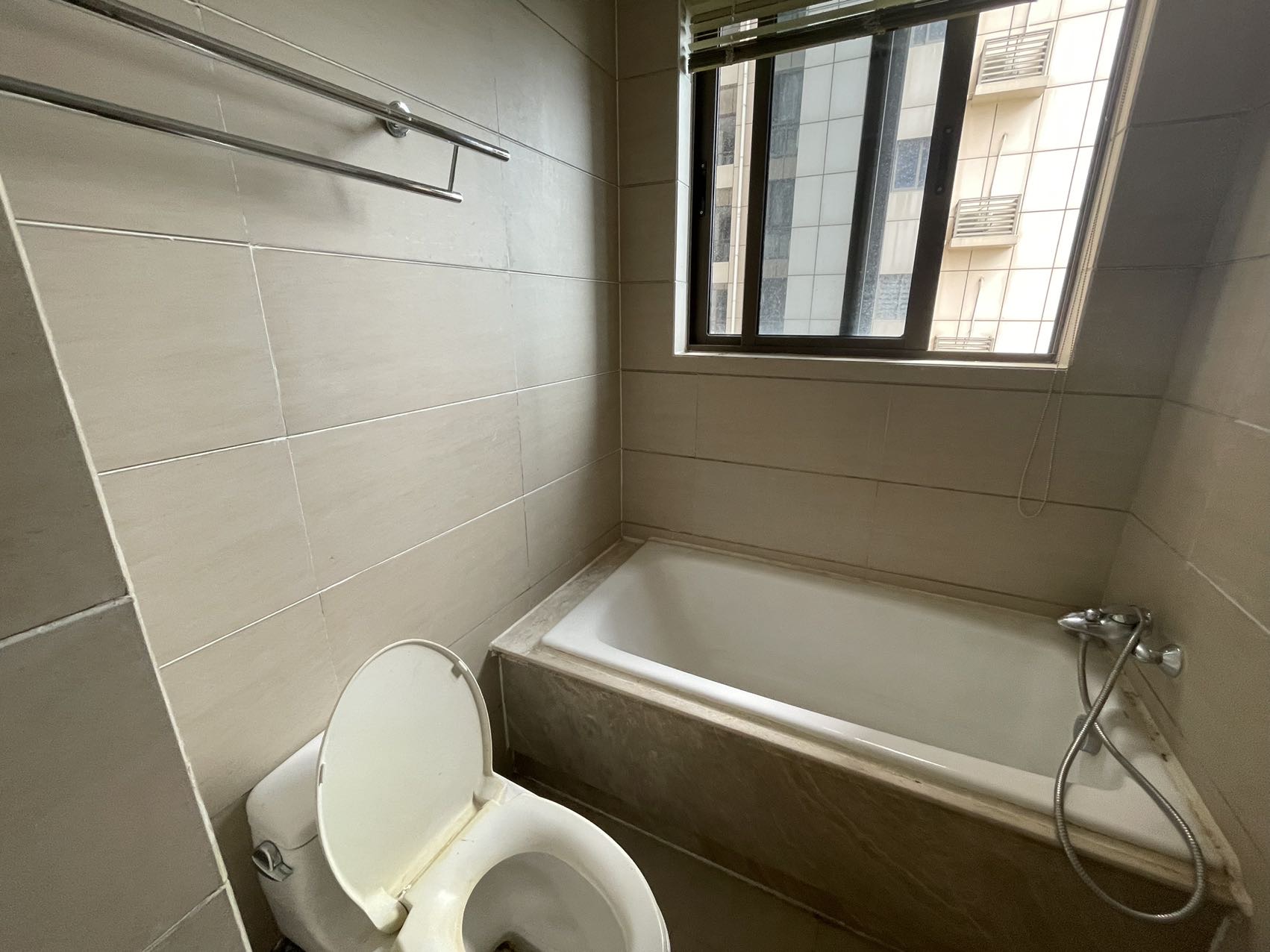 绵阳富临桃花岛，2室2厅1卫，80.00㎡，精装，租金1800.00元/年 绵阳租房