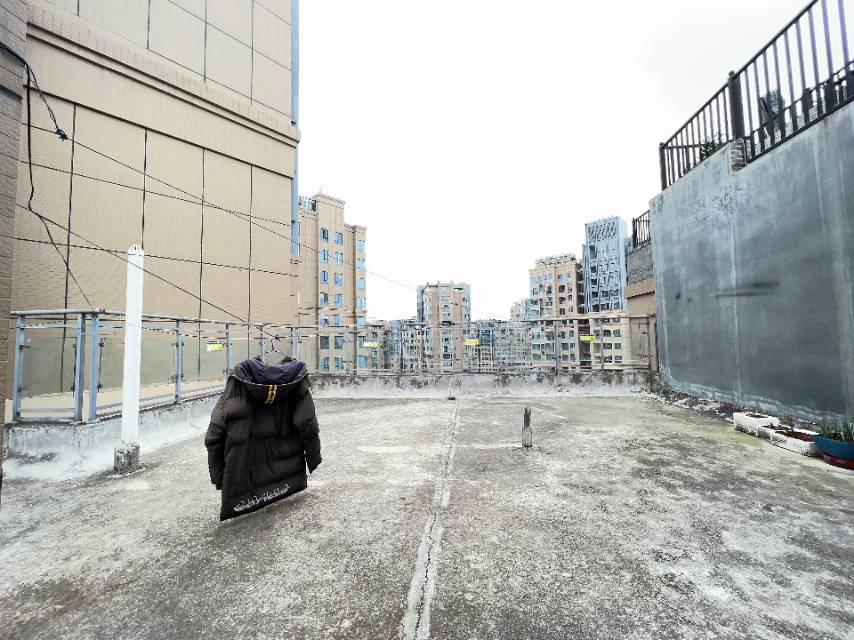 绵阳海赋长兴/清水毛坯/三层顶跃/南北通透/26跃28层/露台+连接板/机关幼儿园三江实验学校旁 绵阳二手房