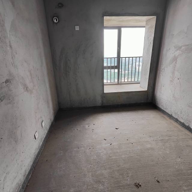 绵阳海赋长兴/清水毛坯/三层顶跃/南北通透/26跃28层/露台+连接板/机关幼儿园三江实验学校旁 绵阳二手房