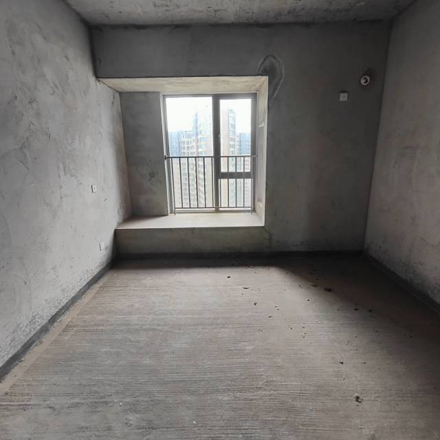 绵阳海赋长兴/清水毛坯/三层顶跃/南北通透/26跃28层/露台+连接板/机关幼儿园三江实验学校旁 绵阳二手房