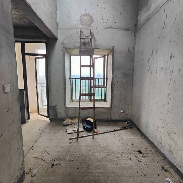 绵阳海赋长兴/清水毛坯/三层顶跃/南北通透/26跃28层/露台+连接板/机关幼儿园三江实验学校旁 绵阳二手房
