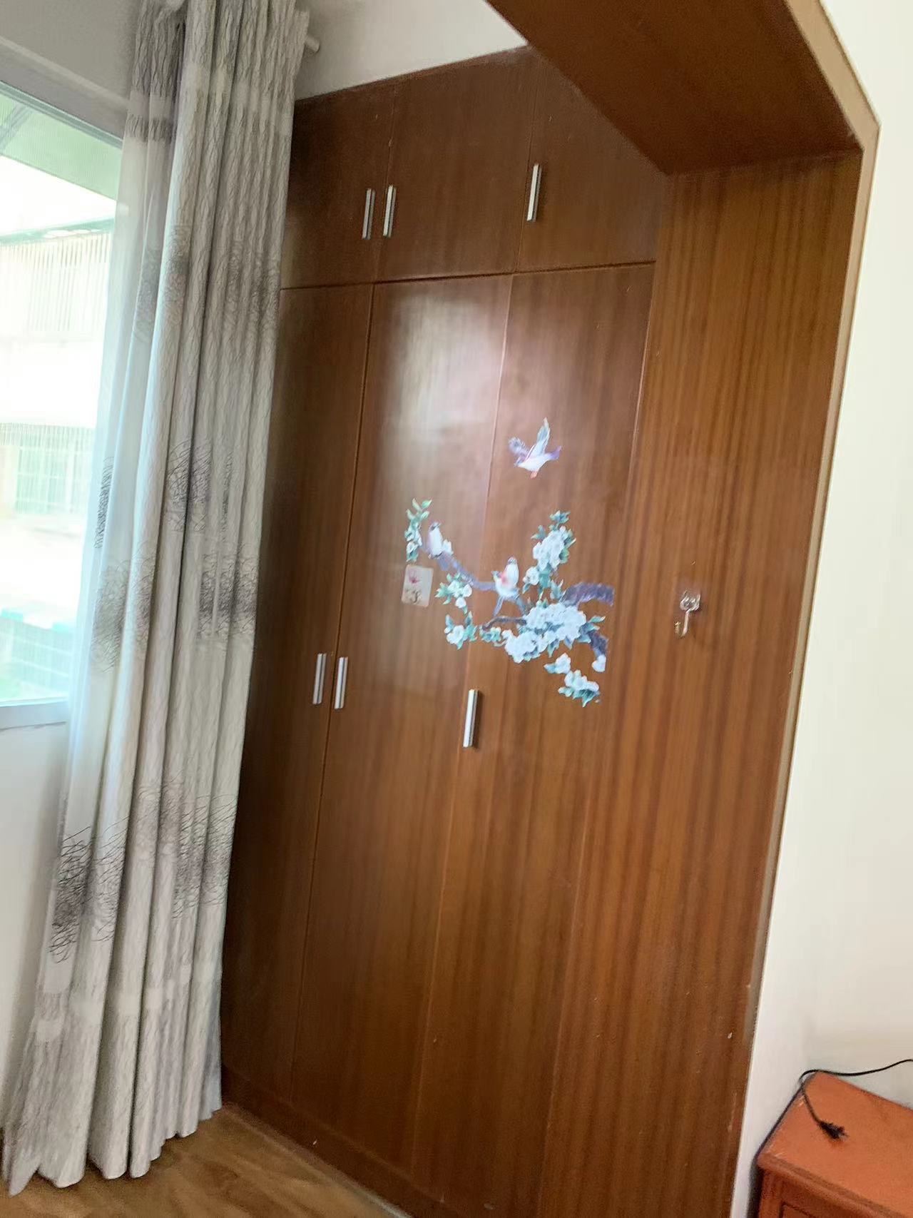 绵阳广厦景园B区，3室2厅2卫，131㎡，普装，租金1166元/月 绵阳租房