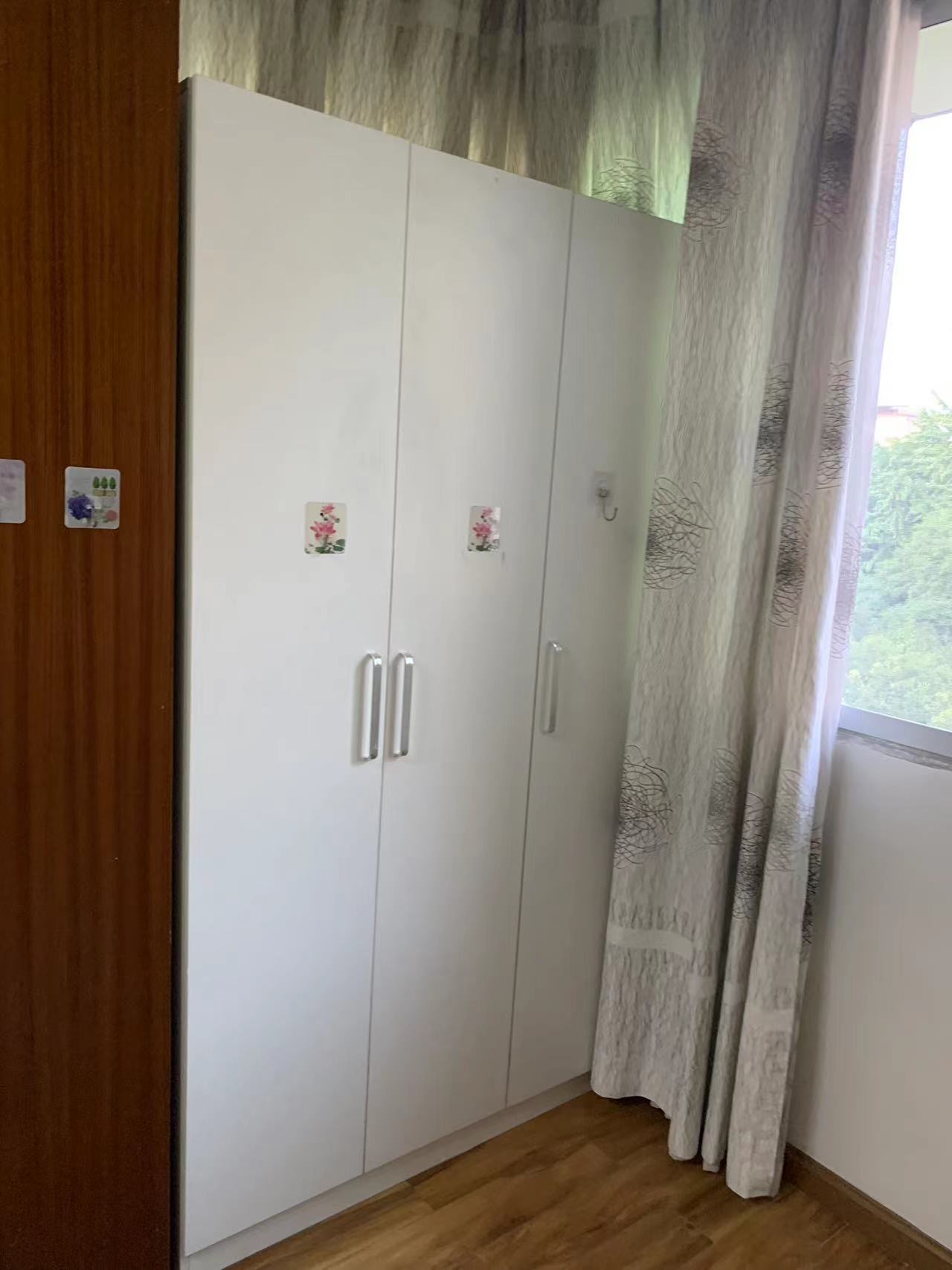 绵阳广厦景园B区，3室2厅2卫，131㎡，普装，租金1166元/月 绵阳租房