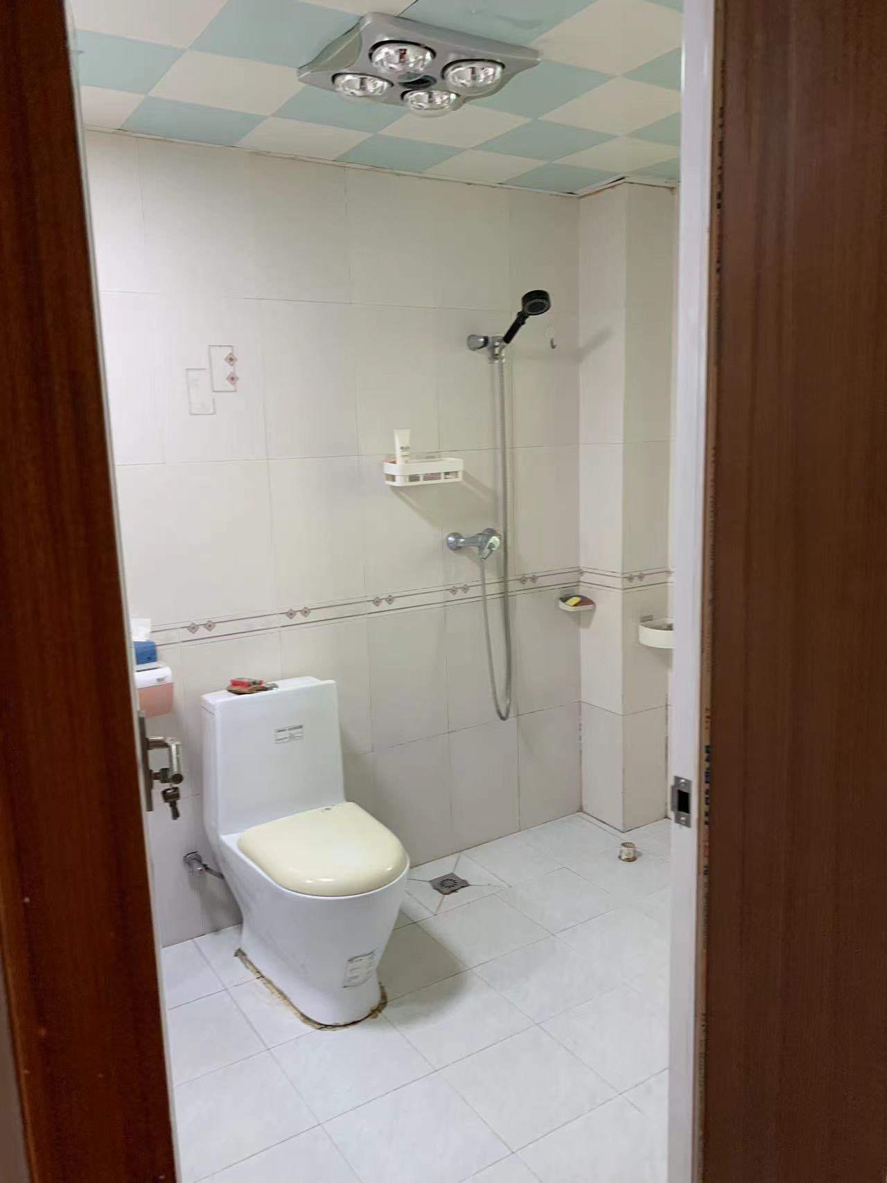 绵阳广厦景园B区，3室2厅2卫，131㎡，普装，租金1166元/月 绵阳租房